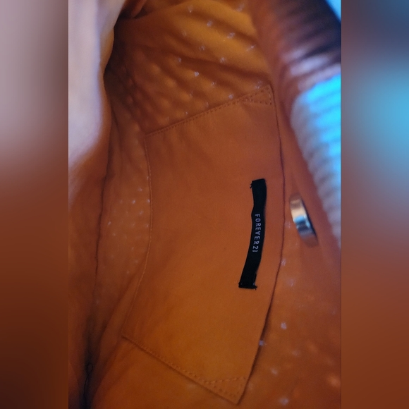 NWT! Forever 21 Handbag Size M - Picture 3 of 3